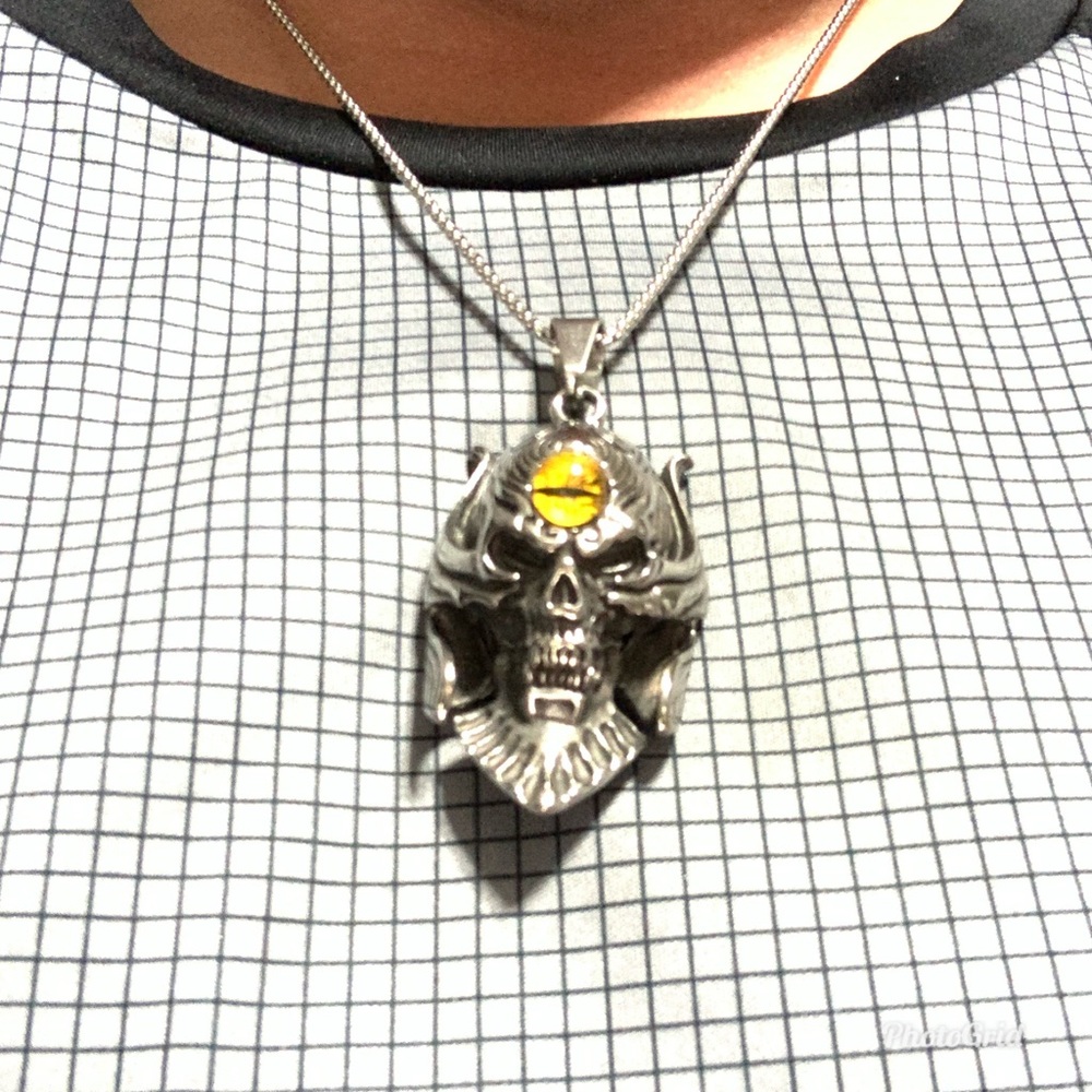Chroma Skull Pendant Necklace in Black Oxidized - Picture 3 of 4